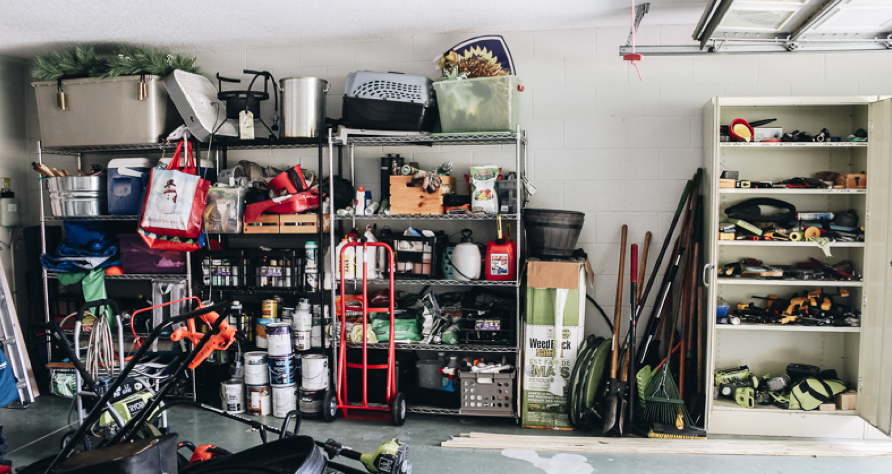 A sliding before and after of a garage organized with Gladiator.